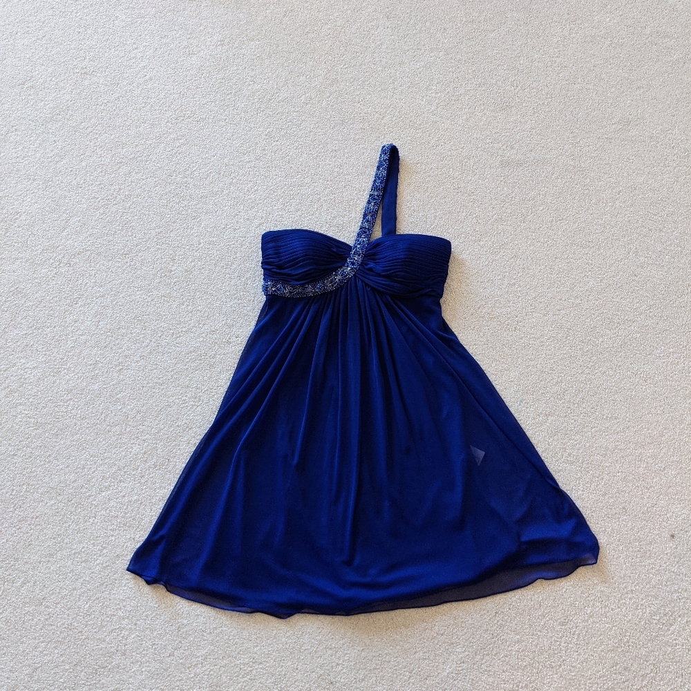 Cache Size 8 Beaded Dress